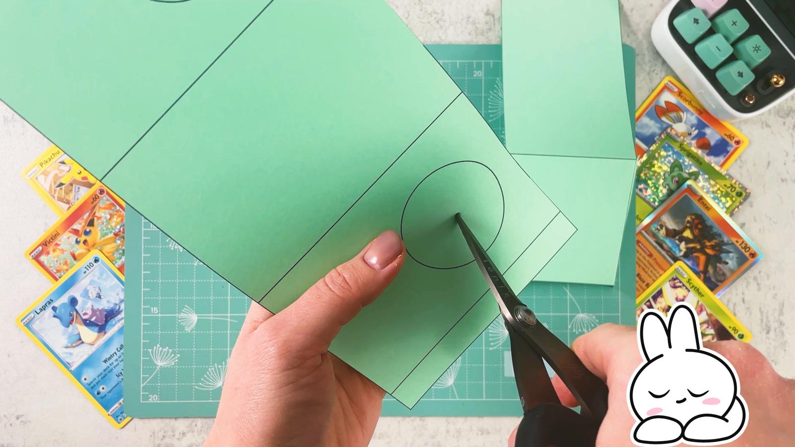 Cutting out a circle from the mint side piece with scissors