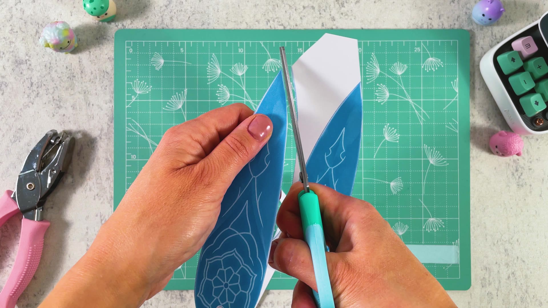Cutting out a printed blade along its outline